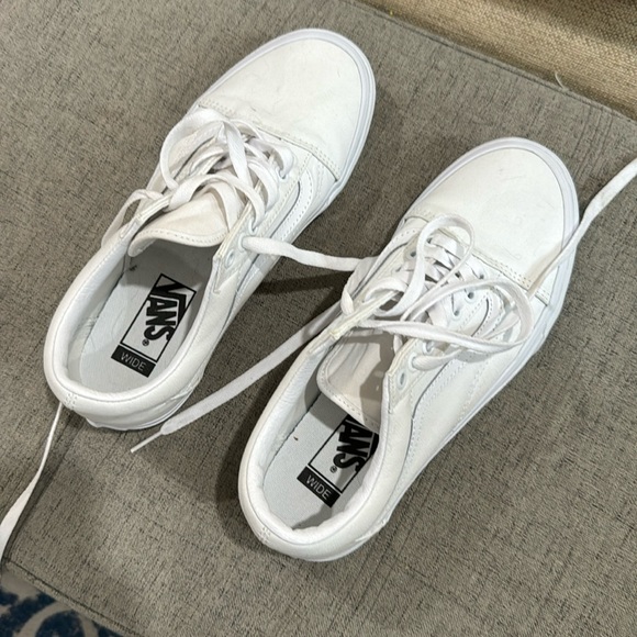 Vans old-school sneakers in white never worn size 7 1/2 wide - Picture 1 of 4